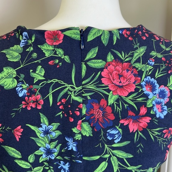 J McLaughlin Layne Top Amelia Floral Navy Blue Sleeveless Back Zip Sz 10 - Picture 7 of 12